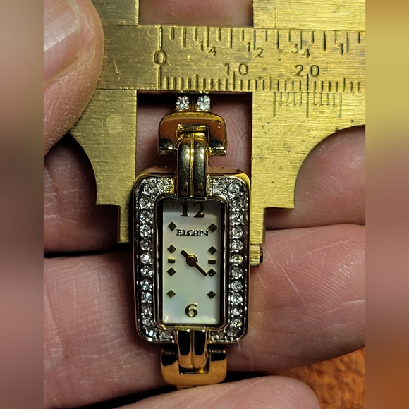 QLadies Elgin Gold Tone Rhinestone Bangle Watch new battery. - Picture 10 of 10